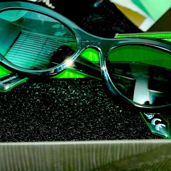 NEW Wicked x Foster Grant Sunglasses Collection Sunnies Positively Green Elthaba - Picture 8 of 12